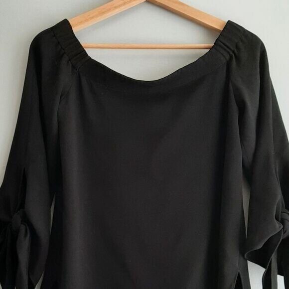 CLUB MONACO Sophia Off Shoulder Light & Flowy Blouse Sz 4 - Picture 4 of 13